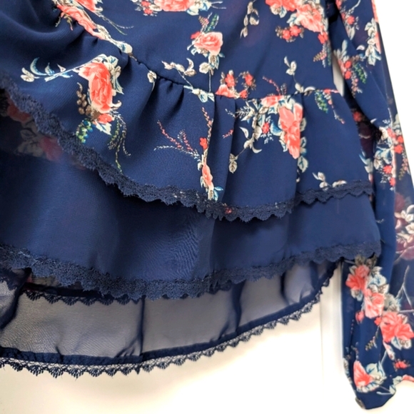 Beautiful flower print blouse top - Picture 8 of 11